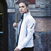 Women’s Duxbury – fashionable performance softshell jacket